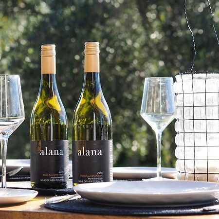 Pinot Longbox - Martinborough Holiday Home Екстериор снимка